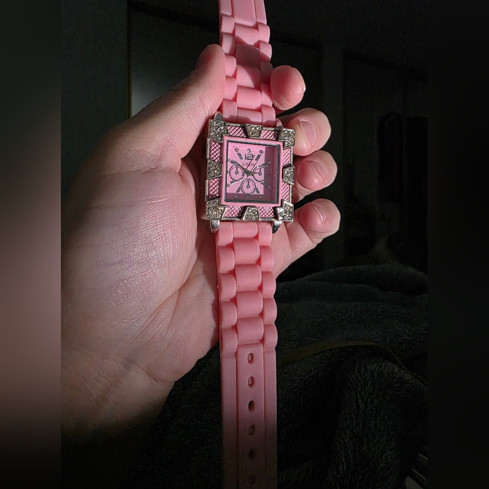 Geneva Ladies Crystal Rhinestone Breast Cancer Awareness Watch in pink EUC